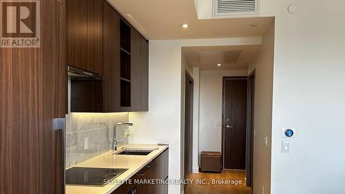 1011 - 95 Mcmahon Drive, Toronto (Bayview Village), ON - Indoor Photo Showing Kitchen