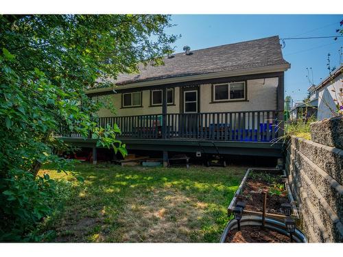 16 Park Avenue, Fruitvale, BC - Outdoor With Deck Patio Veranda