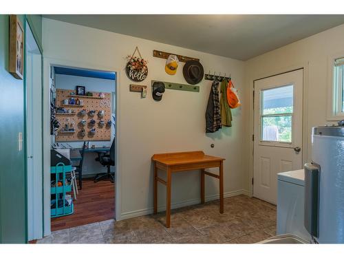 16 Park Avenue, Fruitvale, BC - Indoor Photo Showing Other Room