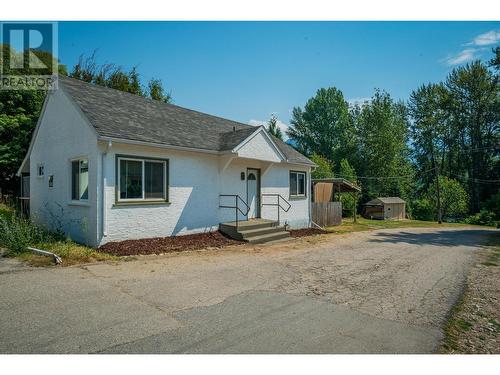 16 Park Avenue, Fruitvale, BC - Outdoor