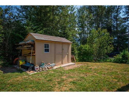 16 Park Avenue, Fruitvale, BC - Outdoor