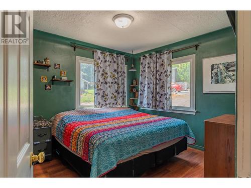 16 Park Avenue, Fruitvale, BC - Indoor Photo Showing Bedroom