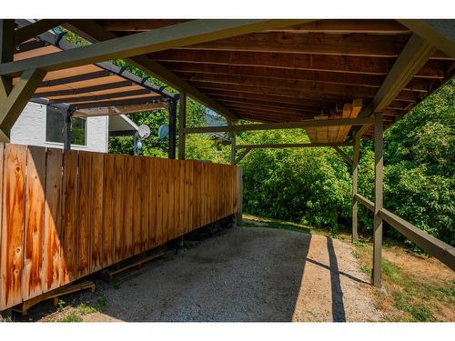 16 Park Avenue, Fruitvale, BC - Outdoor