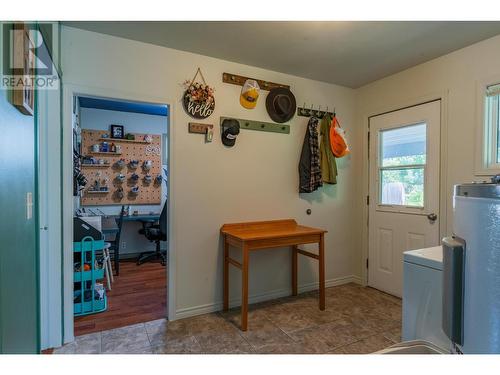 16 Park Avenue, Fruitvale, BC - Indoor Photo Showing Other Room