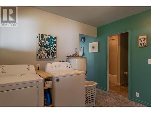 16 Park Avenue, Fruitvale, BC - Indoor Photo Showing Laundry Room