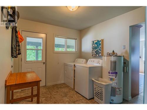 16 Park Avenue, Fruitvale, BC - Indoor Photo Showing Laundry Room