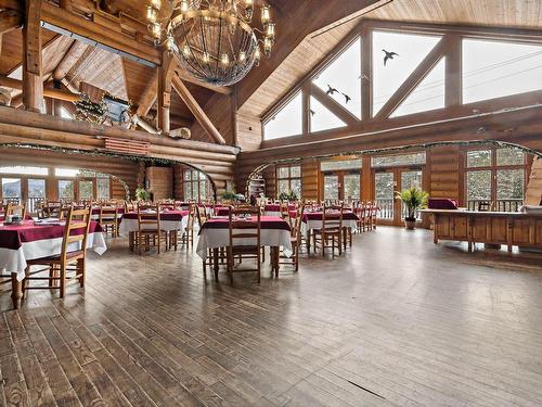 Restaurant - 124-2396 Rue Labelle, Mont-Tremblant, QC - Indoor Photo Showing Dining Room