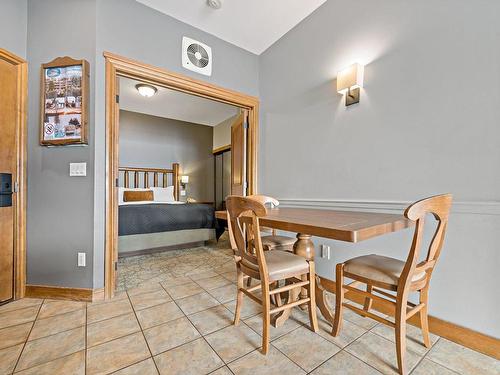 Coin-repas - 124-2396 Rue Labelle, Mont-Tremblant, QC - Indoor Photo Showing Dining Room