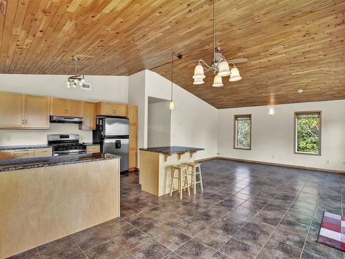 163 Portage Drive, Pass Lake, ON - Indoor Photo Showing Kitchen