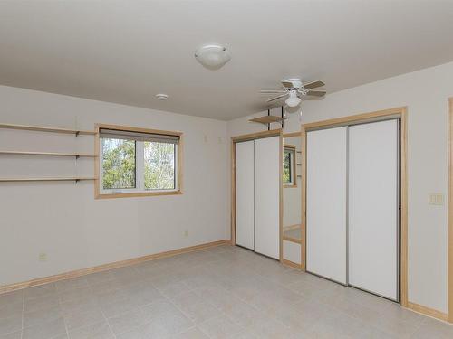 163 Portage Drive, Pass Lake, ON - Indoor Photo Showing Other Room