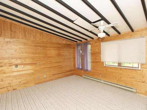 163 Portage Drive, Pass Lake, ON - Indoor Photo Showing Other Room