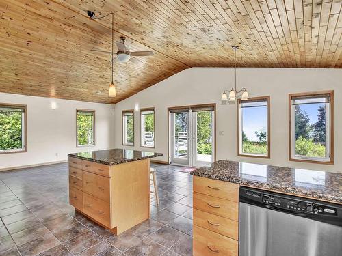 163 Portage Drive, Pass Lake, ON - Indoor Photo Showing Kitchen