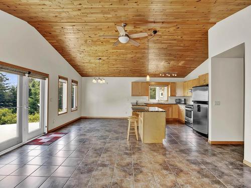 163 Portage Drive, Pass Lake, ON - Indoor Photo Showing Kitchen