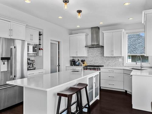 2250 Crosshill Drive, Kamloops, BC - Indoor Photo Showing Kitchen With Upgraded Kitchen