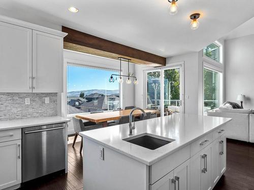 2250 Crosshill Drive, Kamloops, BC - Indoor Photo Showing Kitchen With Upgraded Kitchen