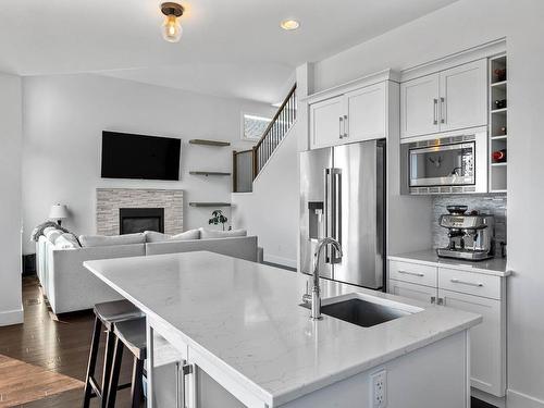 2250 Crosshill Drive, Kamloops, BC - Indoor Photo Showing Kitchen With Upgraded Kitchen