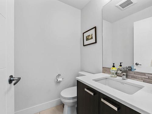 2250 Crosshill Drive, Kamloops, BC - Indoor Photo Showing Bathroom