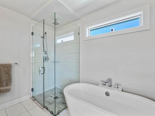 2250 Crosshill Drive, Kamloops, BC - Indoor Photo Showing Bathroom