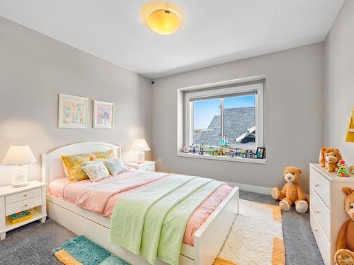 2250 Crosshill Drive, Kamloops, BC - Indoor Photo Showing Bedroom