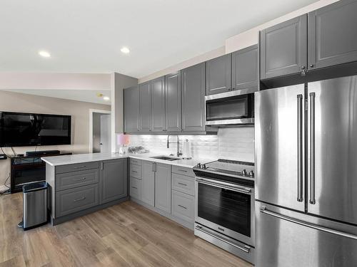 2250 Crosshill Drive, Kamloops, BC - Indoor Photo Showing Kitchen With Upgraded Kitchen