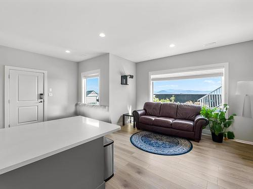 2250 Crosshill Drive, Kamloops, BC - Indoor Photo Showing Living Room