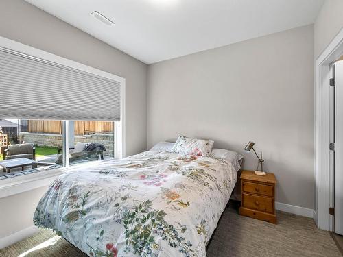 2250 Crosshill Drive, Kamloops, BC - Indoor Photo Showing Bedroom