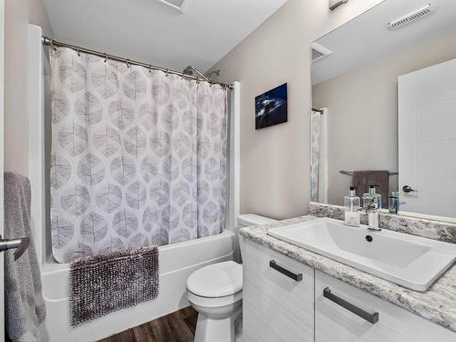 2250 Crosshill Drive, Kamloops, BC - Indoor Photo Showing Bathroom