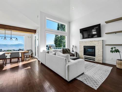 2250 Crosshill Drive, Kamloops, BC - Indoor Photo Showing Living Room With Fireplace