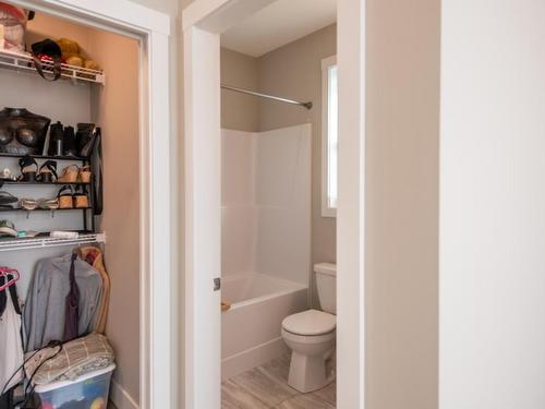 127-200 Grand Boulevard, Kamloops, BC - Indoor Photo Showing Bathroom