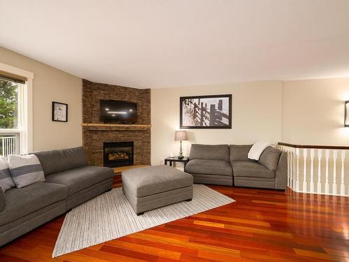 406 Azure Place, Kamloops, BC - Indoor Photo Showing Living Room With Fireplace