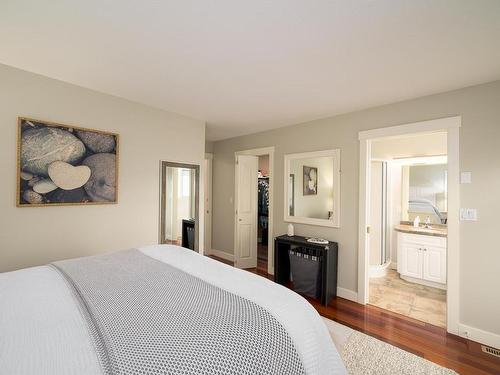 406 Azure Place, Kamloops, BC - Indoor Photo Showing Bedroom