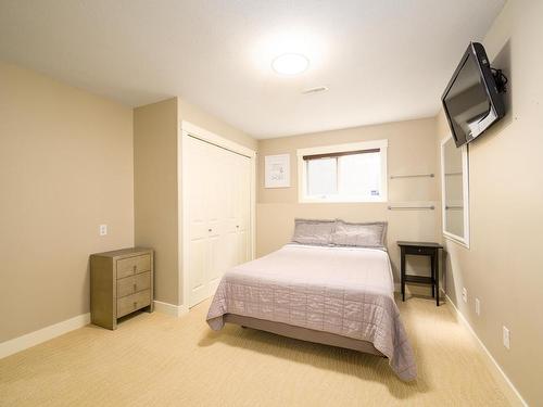 406 Azure Place, Kamloops, BC - Indoor Photo Showing Bedroom