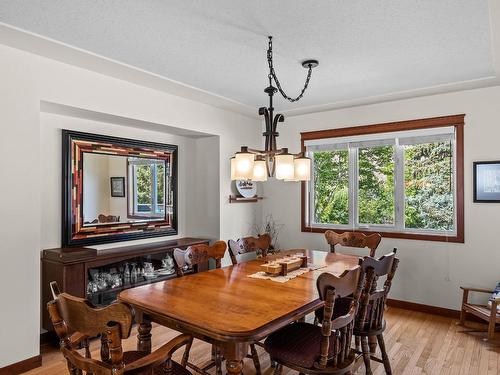 2246 Crescent Drive, Kamloops, BC - Indoor Photo Showing Dining Room