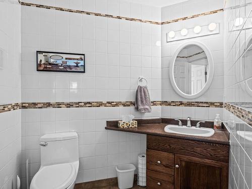 2246 Crescent Drive, Kamloops, BC - Indoor Photo Showing Bathroom