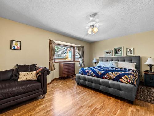 2246 Crescent Drive, Kamloops, BC - Indoor Photo Showing Bedroom