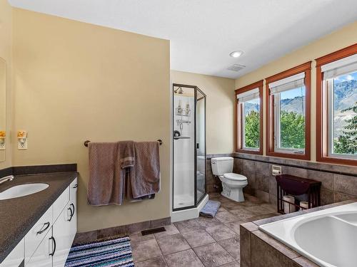 2246 Crescent Drive, Kamloops, BC - Indoor Photo Showing Bathroom