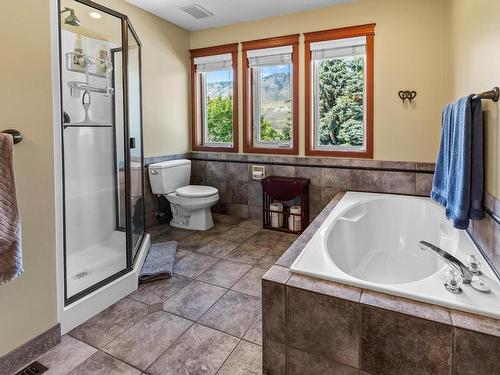 2246 Crescent Drive, Kamloops, BC - Indoor Photo Showing Bathroom