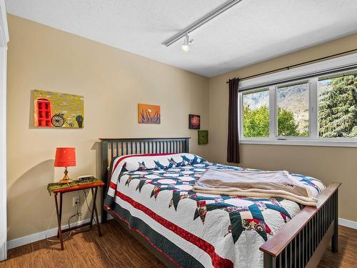 2246 Crescent Drive, Kamloops, BC - Indoor Photo Showing Bedroom