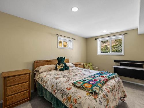 2246 Crescent Drive, Kamloops, BC - Indoor Photo Showing Bedroom