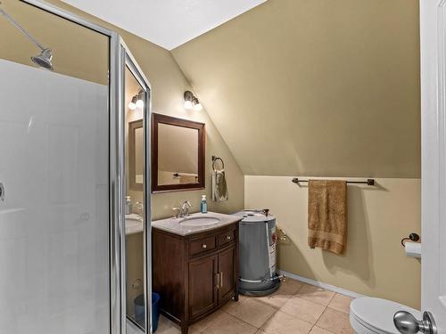 2246 Crescent Drive, Kamloops, BC - Indoor Photo Showing Bathroom