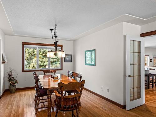 2246 Crescent Drive, Kamloops, BC - Indoor Photo Showing Dining Room