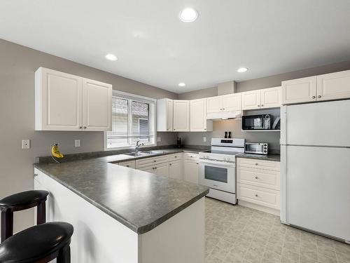 1266 Raven Drive, Kamloops, BC - Indoor Photo Showing Kitchen With Double Sink