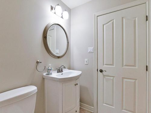 Powder room - 125 Rue Du Bonniebrook, Saint-Colomban, QC - Indoor Photo Showing Bathroom