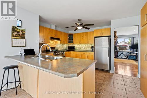 5295 Beavercreek Crescent, West Lincoln, ON - Indoor Photo Showing Kitchen With Double Sink