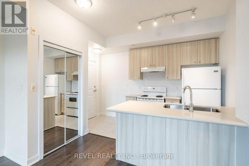 308 - 90 Charlton Avenue W, Hamilton (Durand), ON - Indoor Photo Showing Kitchen With Double Sink