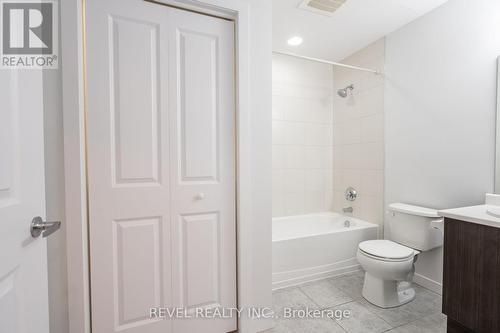 308 - 90 Charlton Avenue W, Hamilton (Durand), ON - Indoor Photo Showing Bathroom