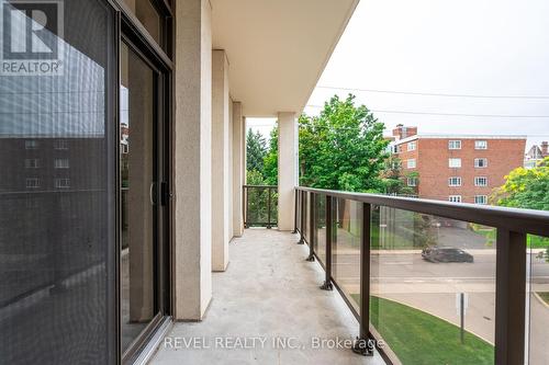 308 - 90 Charlton Avenue W, Hamilton (Durand), ON - Outdoor With Balcony With Exterior