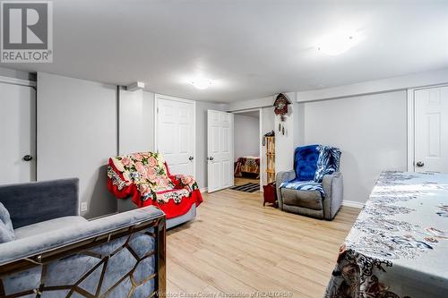 262-264 Queen Street, Chatham, ON - Indoor Photo Showing Living Room