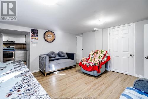 262-264 Queen Street, Chatham, ON - Indoor Photo Showing Living Room