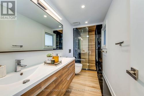 2220 Elmhurst Avenue, Oakville (Eastlake), ON - Indoor Photo Showing Bathroom